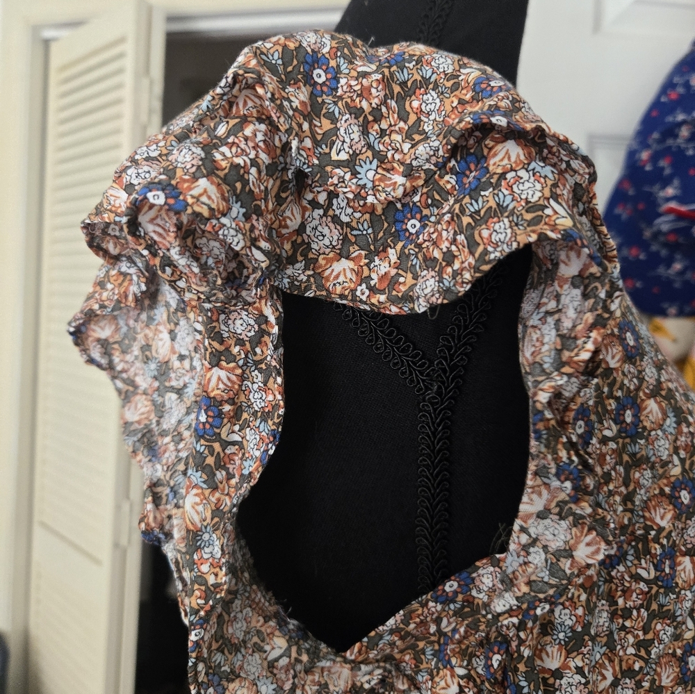 RACHEL Floral Ruffle Blouse - Picture 2 of 9